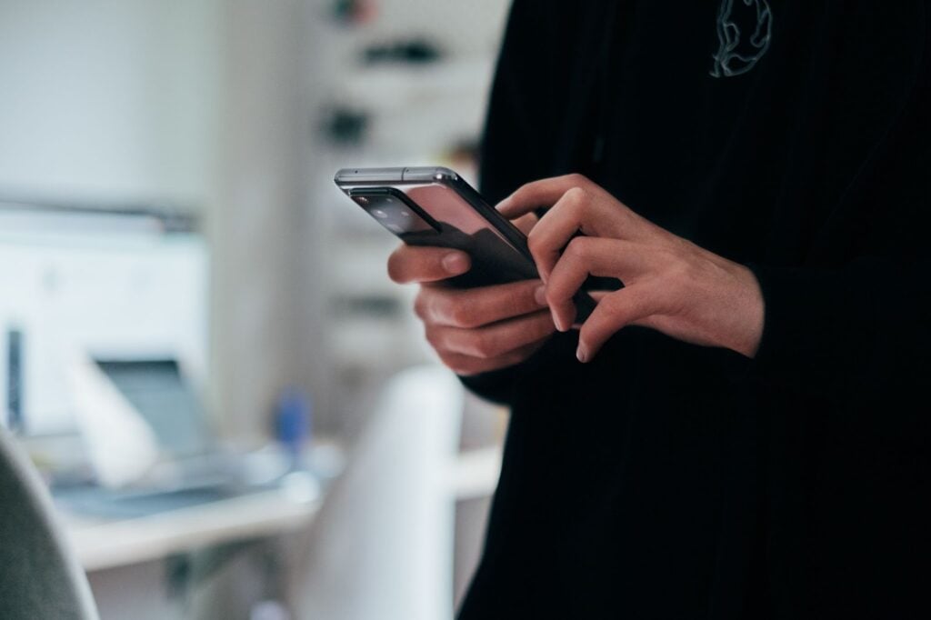 Person holding a phone
